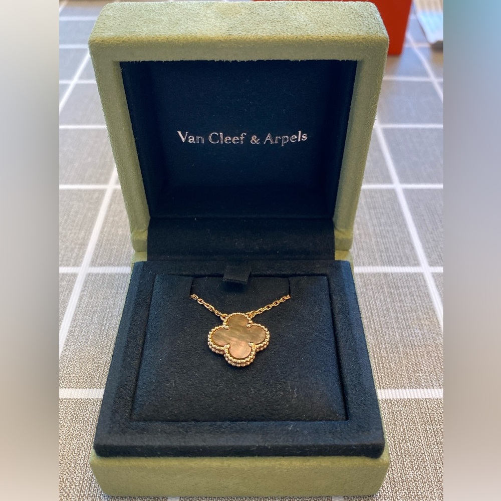 Van Cleef & Arpels Vintage Alhambra pendant